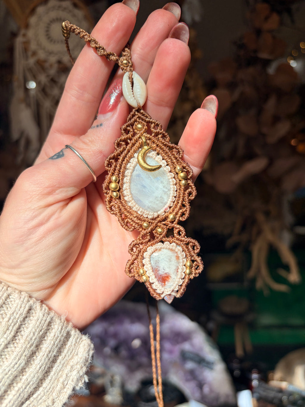 Where Moonlight meets the sun ☀️ Belomorite with sunstone
