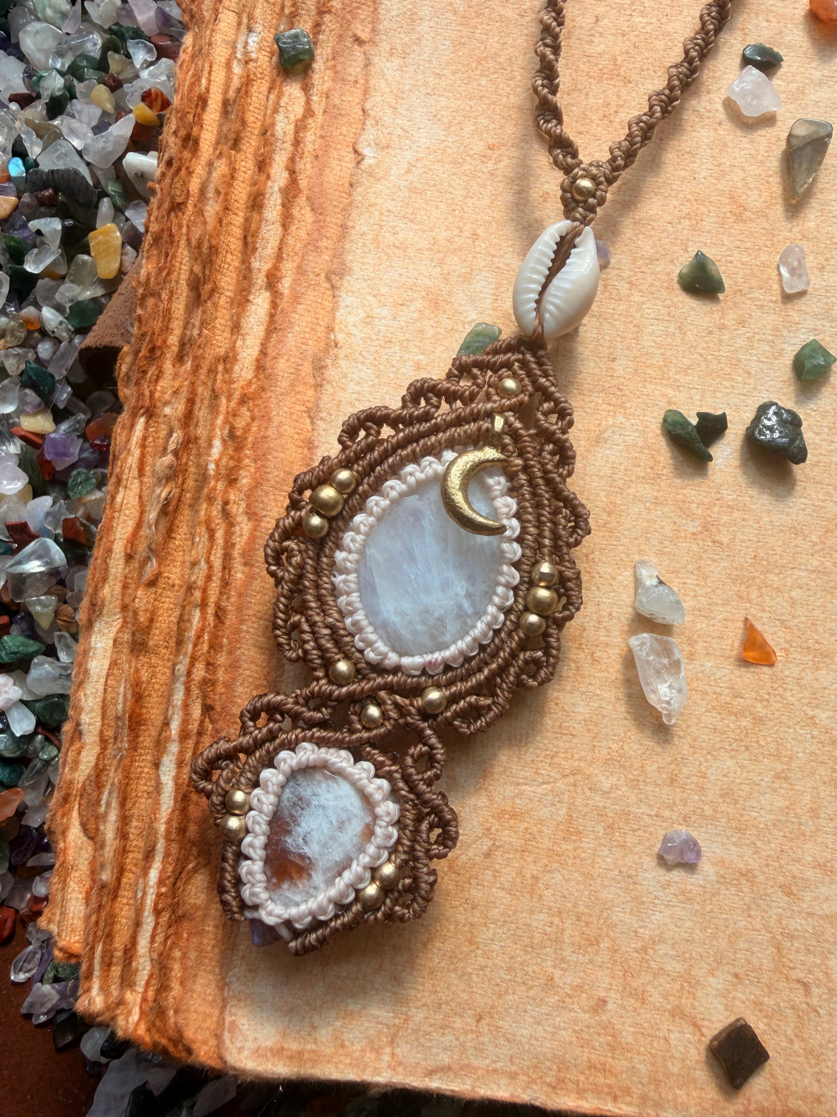 Where Moonlight meets the sun ☀️ Belomorite with sunstone